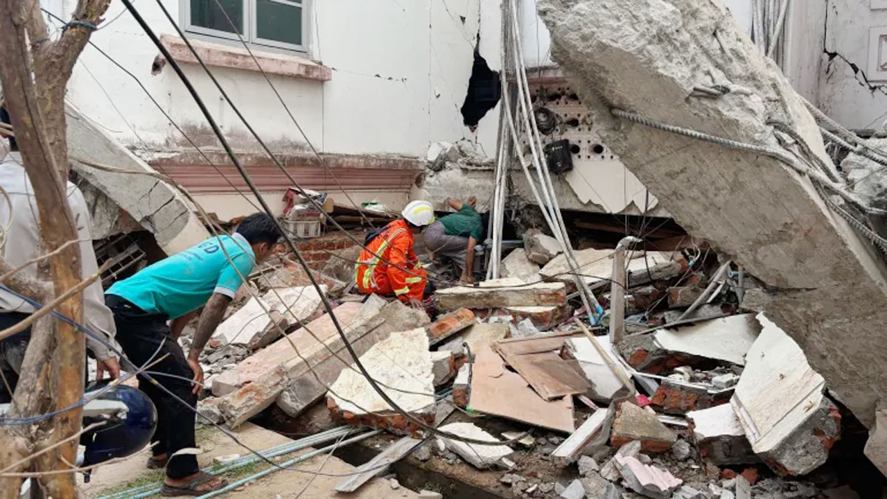 মিয়ানমারে নিহতের সংখ্যা হাজার ছাড়াল, নিখোঁজ ৩০